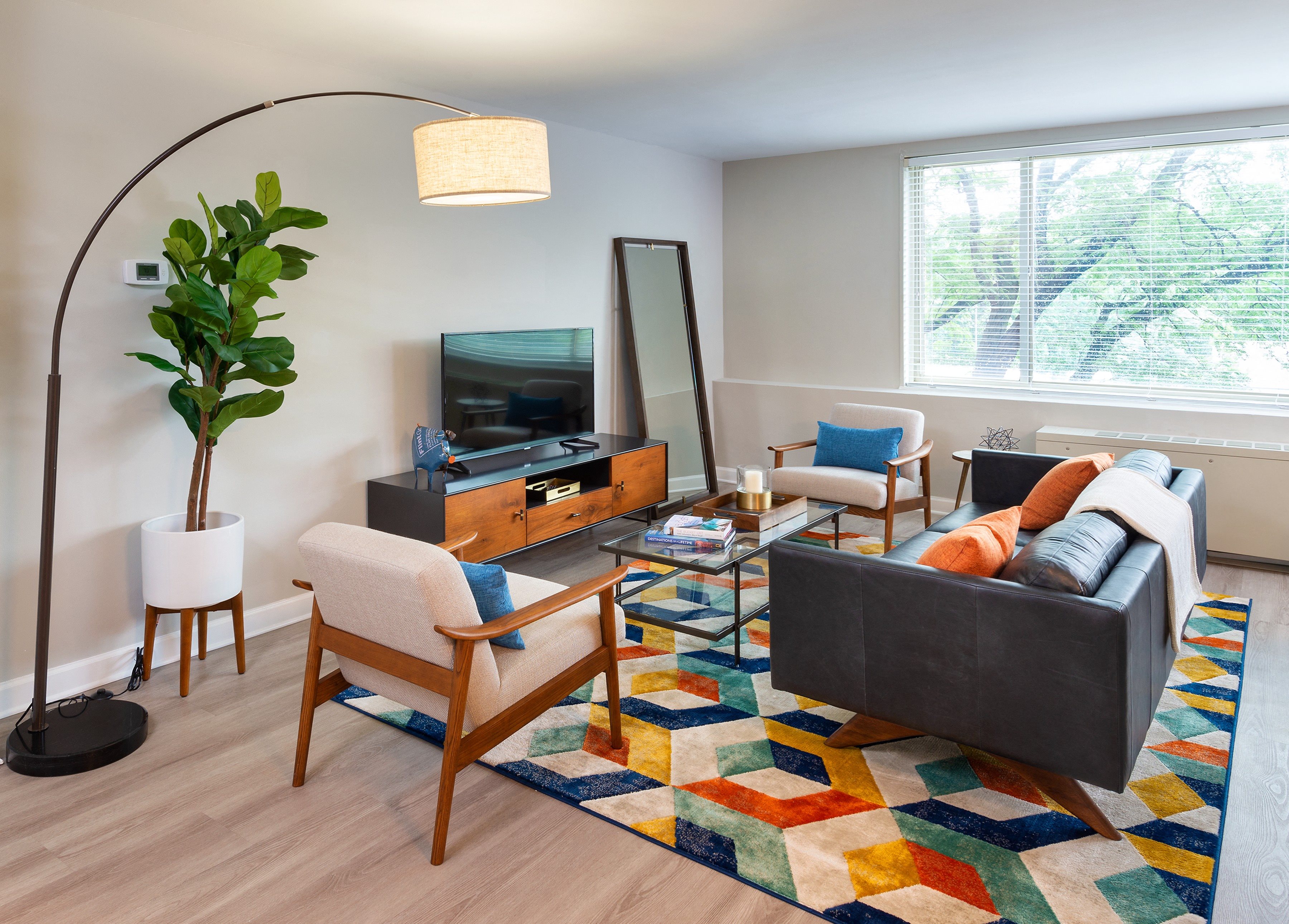 Photos and Video of Dominion Plaza in Arlington, VA